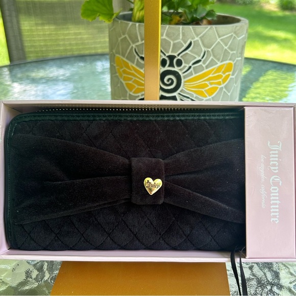 NWT-Juicy Couture Black Velvet wallet. - Picture 2 of 6
